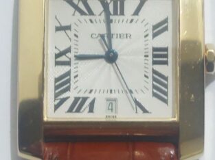 Relógio marca Cartier modelo Tank francês ouro automático pulseira couro